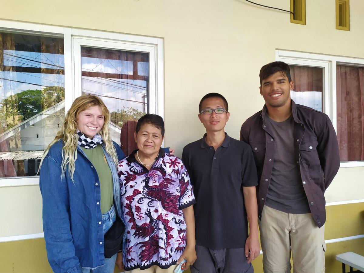Griya Backpacker Pak yon Bed and Breakfast Malang Exterior foto