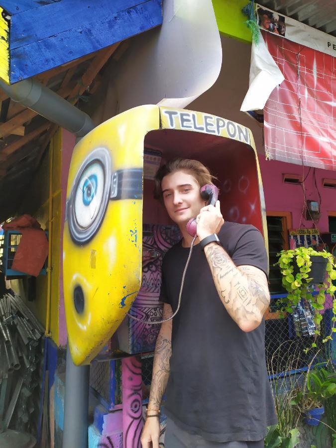Griya Backpacker Pak yon Bed and Breakfast Malang Exterior foto