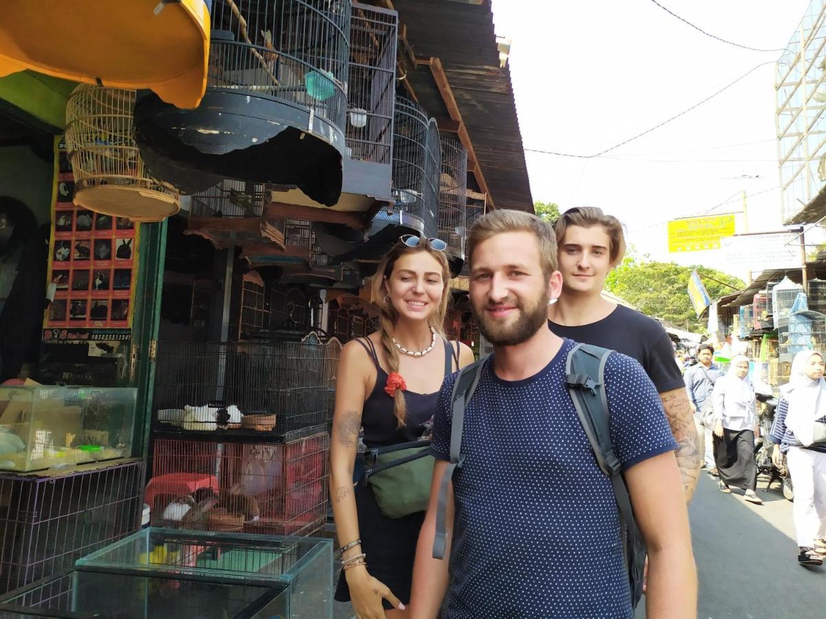 Griya Backpacker Pak yon Bed and Breakfast Malang Exterior foto