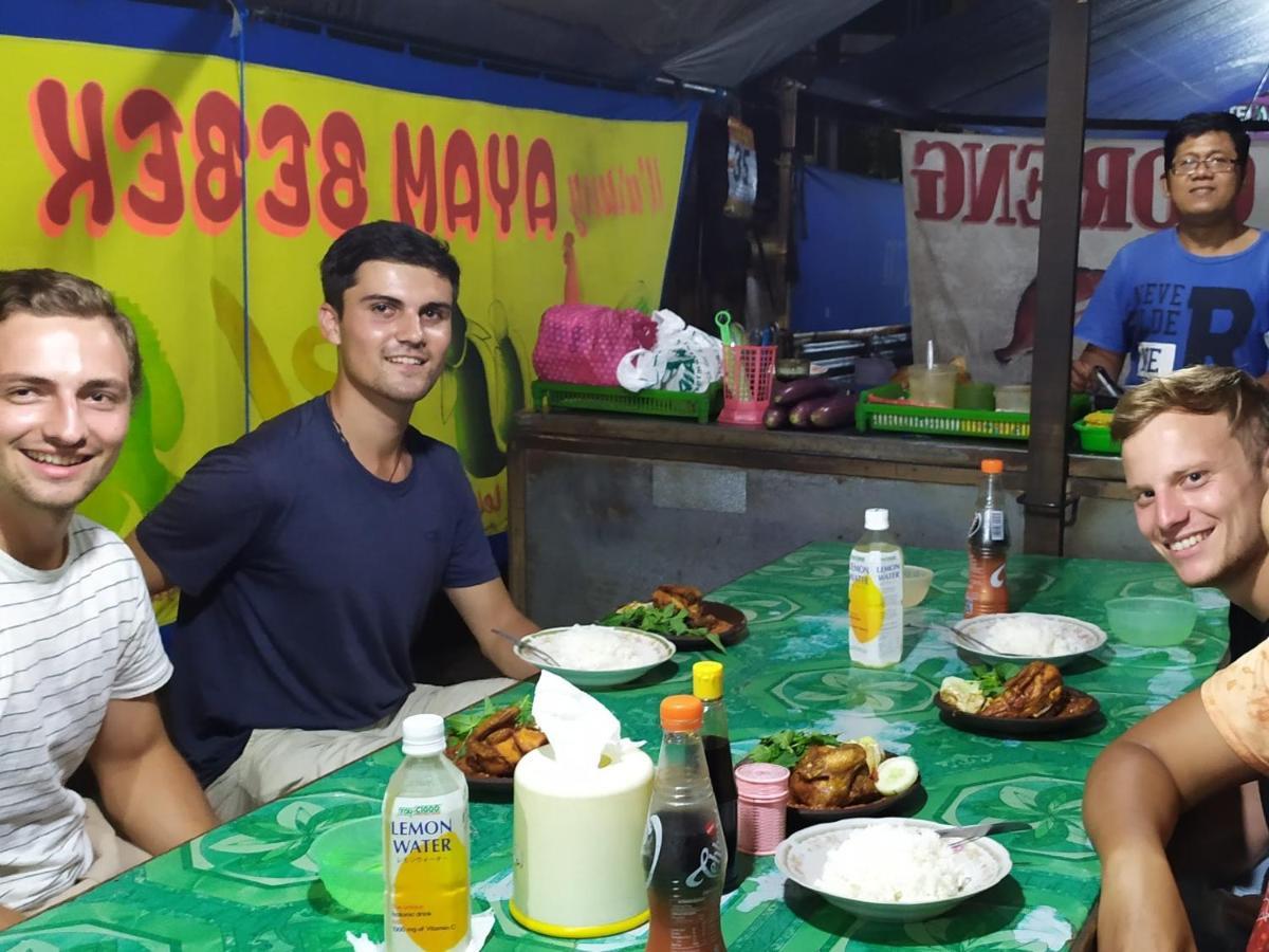 Griya Backpacker Pak yon Bed and Breakfast Malang Exterior foto