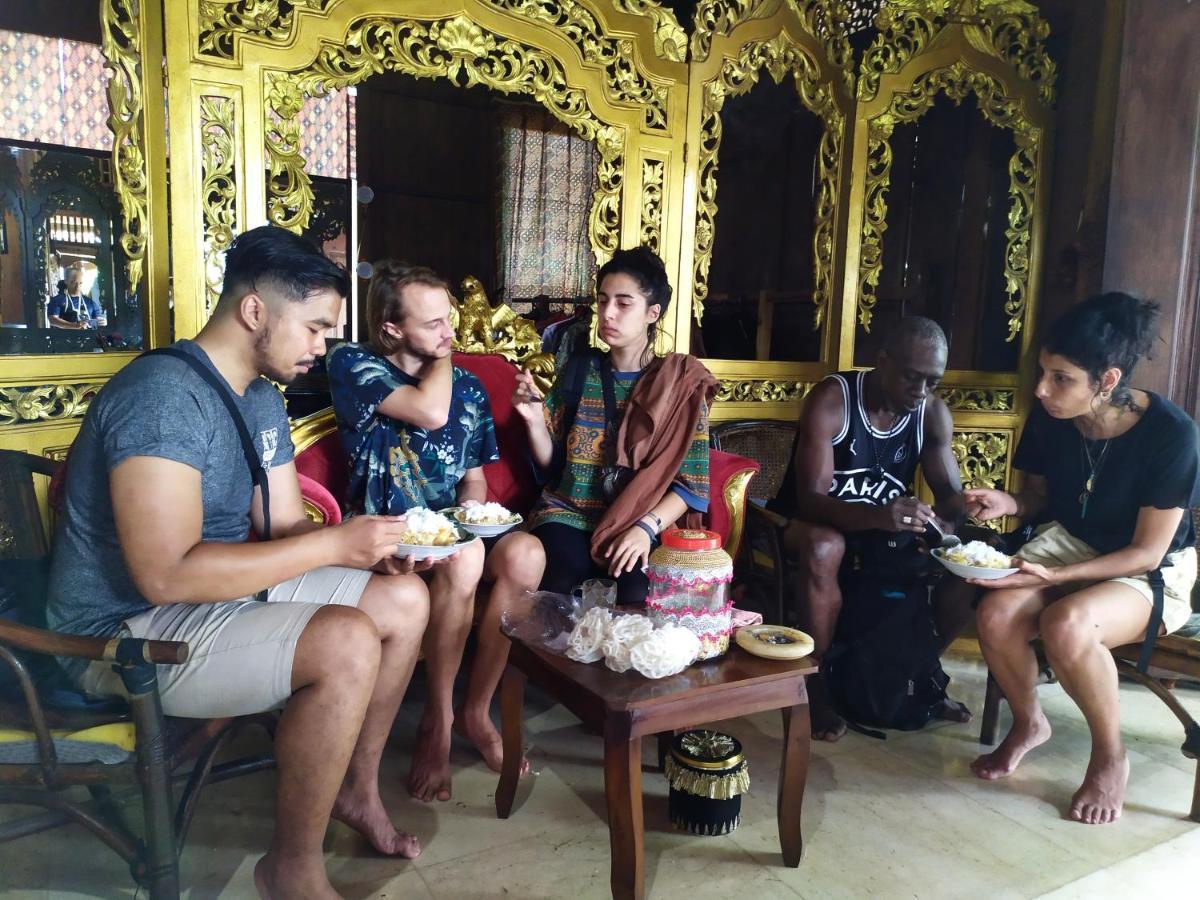 Griya Backpacker Pak yon Bed and Breakfast Malang Exterior foto